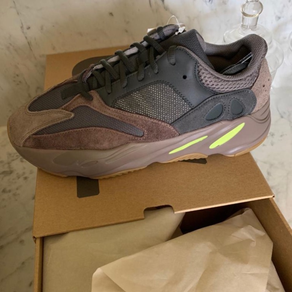 YEEZY 700 MAUVE